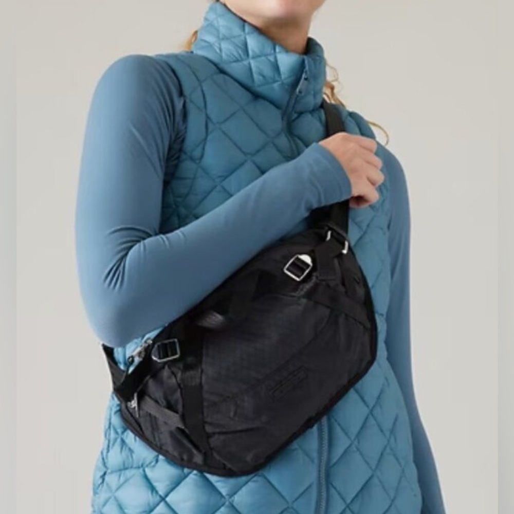 Athleta Excursion Large Waistbag Black NEW